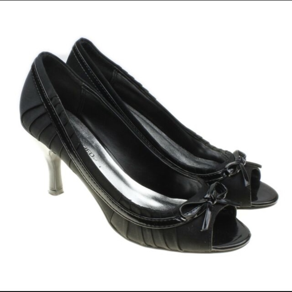 CityClassified Black Pumps NEW
